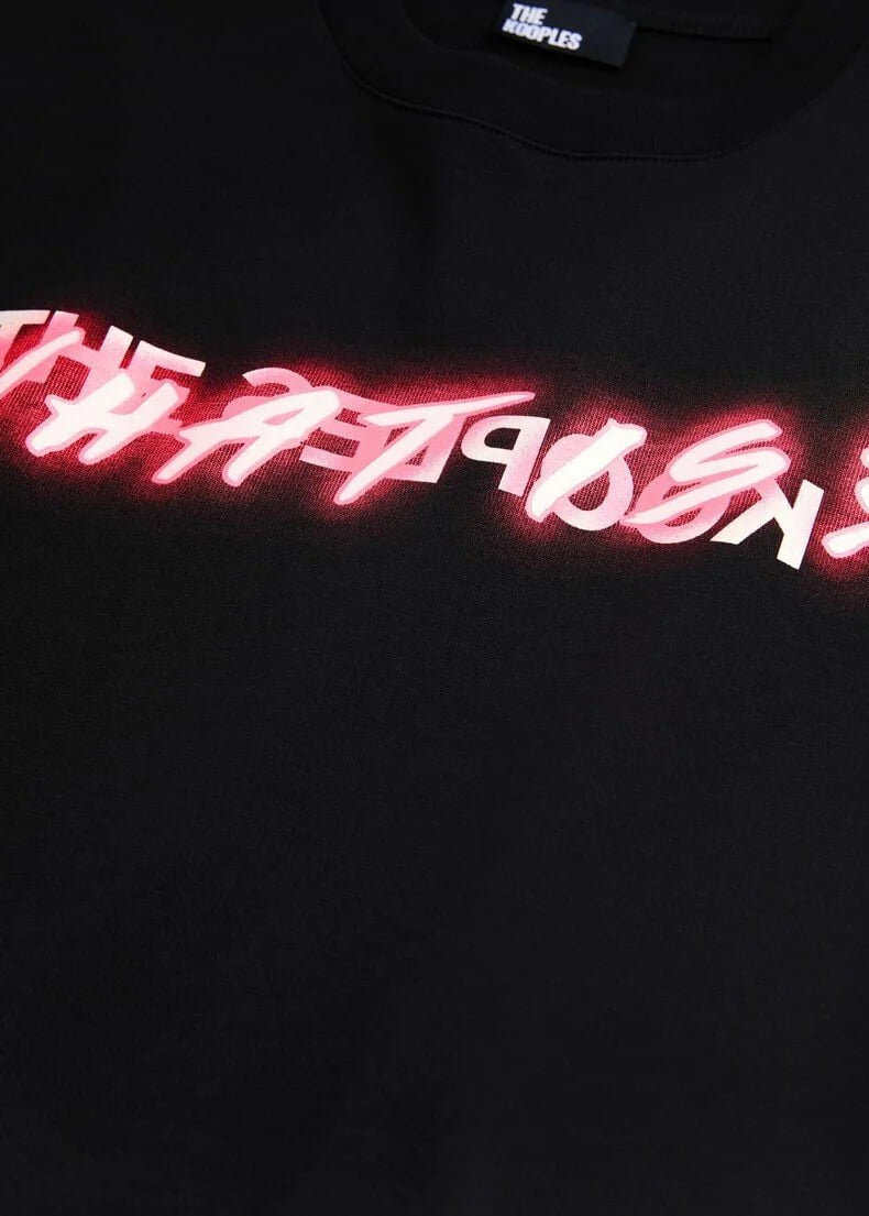 T-shirt What is black